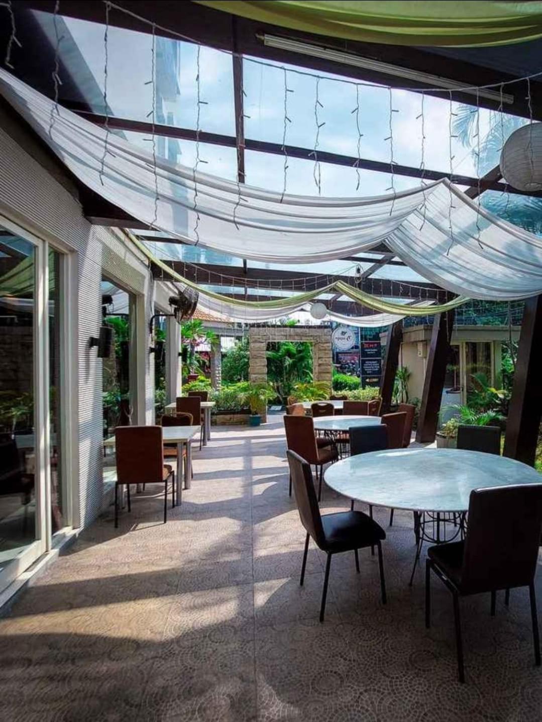 Country Heritage Hotel Surabaya Exterior photo